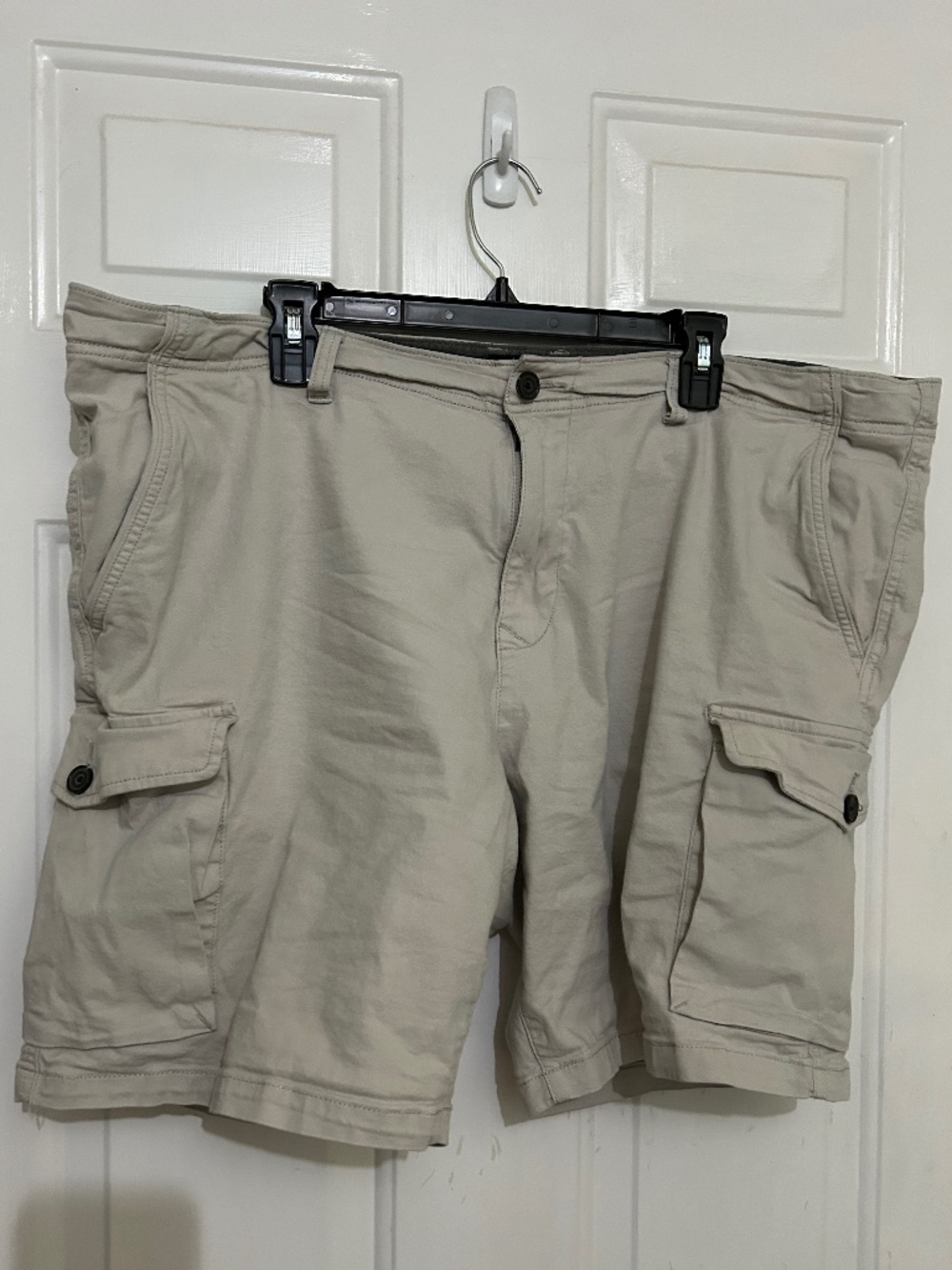 Lucky Brand Saturday Stretch cargo shorts, 42, cream